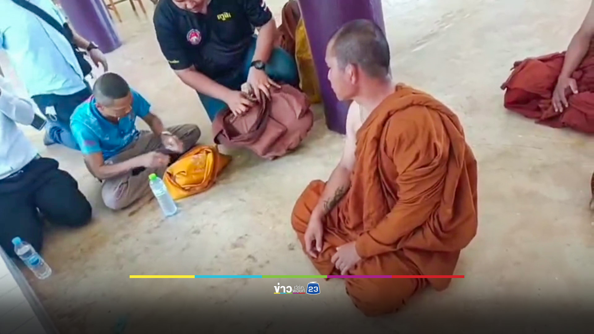 จับพระปลอม 3 รูปเดินเรี่ยไร พบเงินสดในย่ามจำนวนหนึ่ง