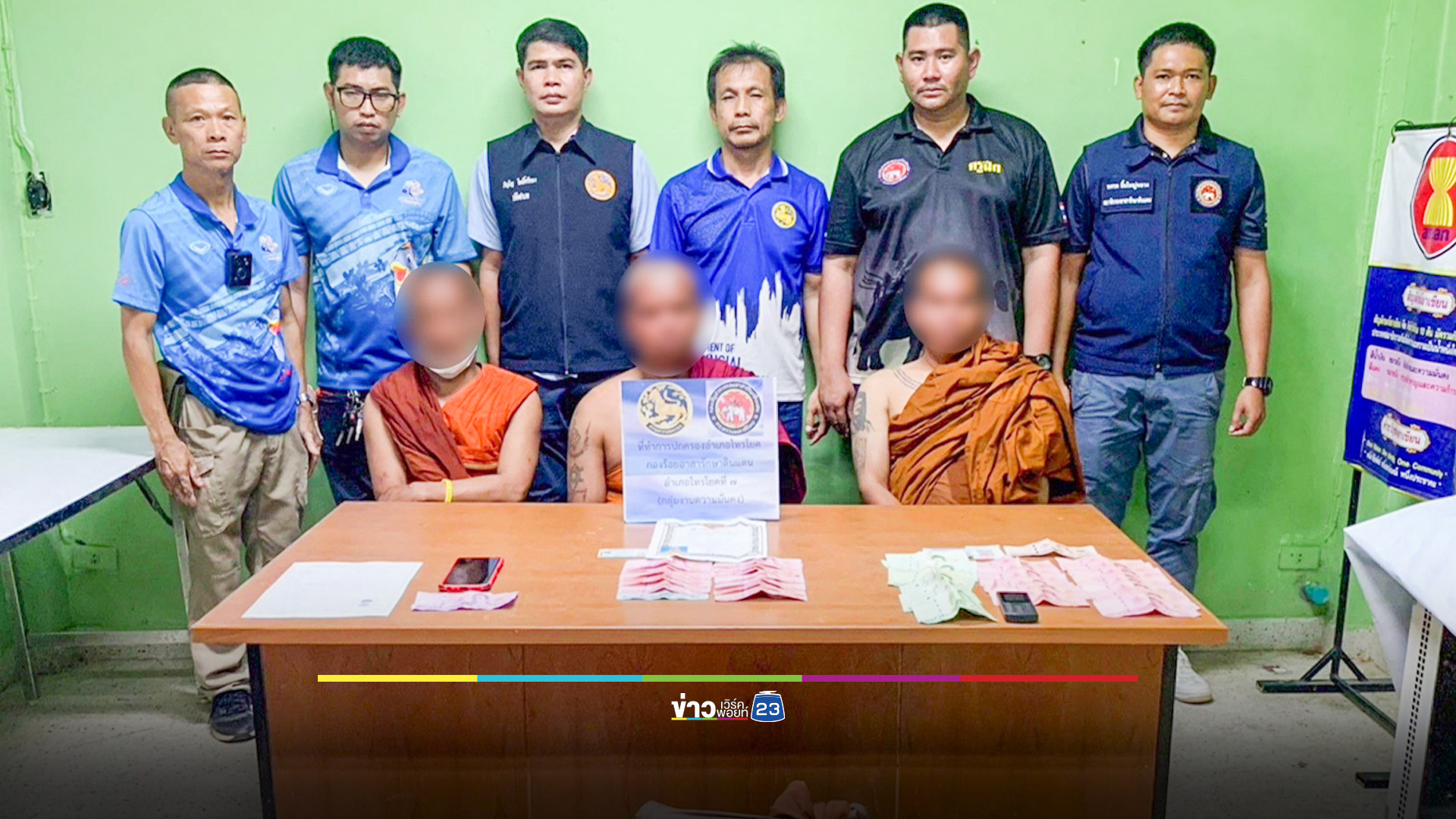 จับพระปลอม 3 รูปเดินเรี่ยไร พบเงินสดในย่ามจำนวนหนึ่ง