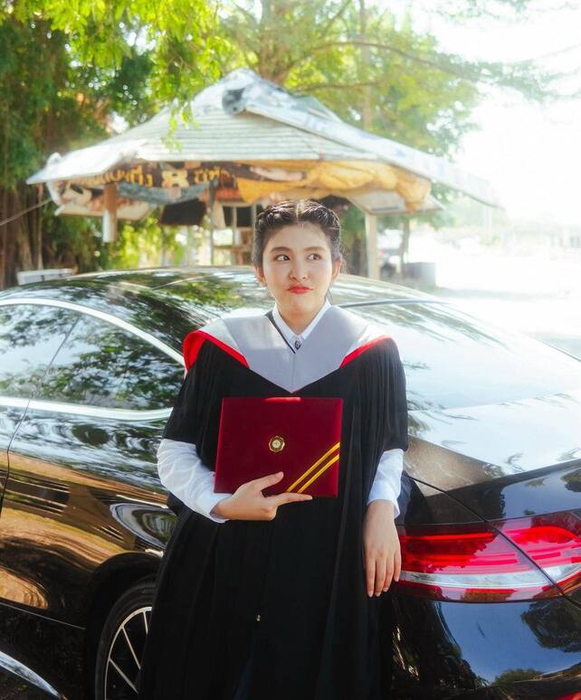 "หนูนา หนึ่งธิดา" คว้า ป.โท ใบแรกสำเร็จ จ่อเรียนต่อใบที่สอง