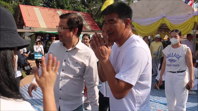 สมรักษ์ คำสิงห์ ร่วมพิธีมอบอุโบสถศาลาคำชะโนด ที่ อ.บ้านดุง มอบอุโบสถศาลาให้กับทางวัด วันที่ 12 เดือน 12 เจ้าตัวเปิดใจไม่กังวล ตร. ออกหมายเรียก ถ้าเรียกก็จะเดินทางไปทันที