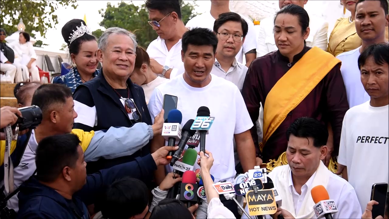 สมรักษ์ คำสิงห์ ร่วมพิธีมอบอุโบสถศาลาคำชะโนด ที่ อ.บ้านดุง มอบอุโบสถศาลาให้กับทางวัด วันที่ 12 เดือน 12 เจ้าตัวเปิดใจไม่กังวล ตร. ออกหมายเรียก ถ้าเรียกก็จะเดินทางไปทันที