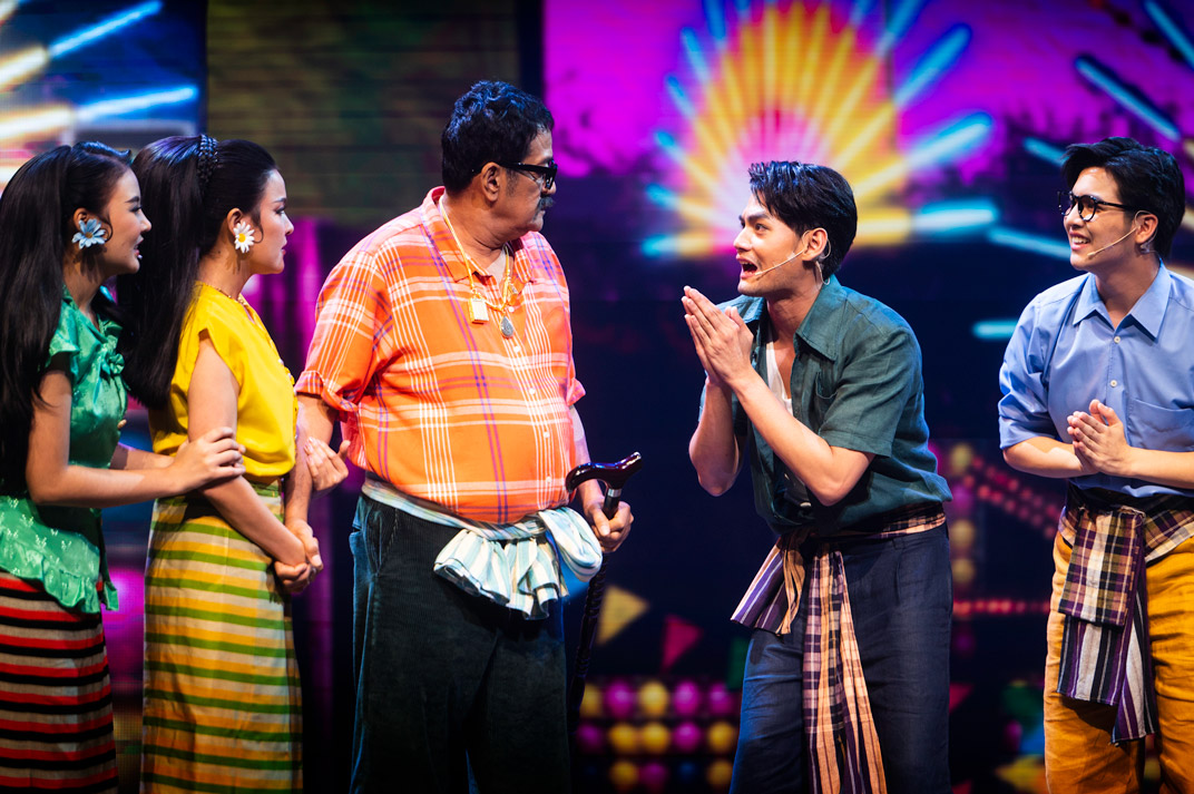 ละครเวที “มนต์รักลูกทุ่ง ทองกวาวเดอะมิวสิคัล” ร้องเล่นเต้นสุด! สมเป็นละครเวทีที่สร้างความประทับใจไม่รู้ลืมของปี 2566