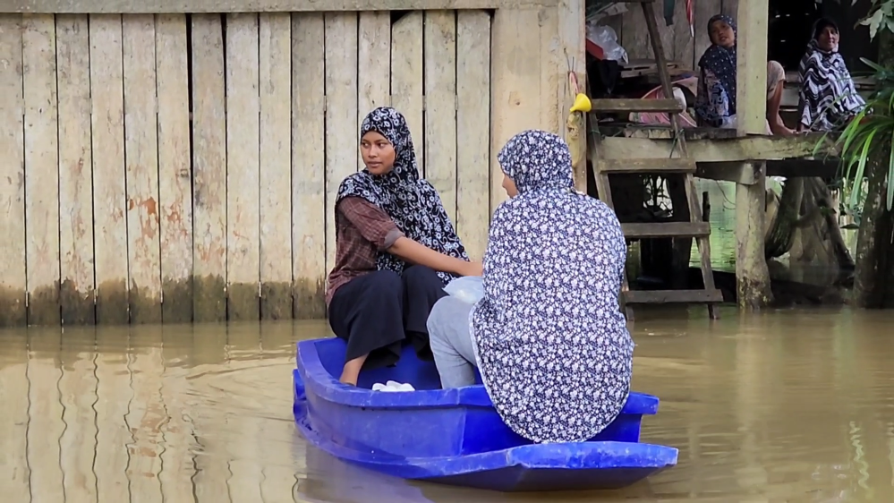 แม่น้ำสายบุรีล้นตลิ่งท่วมบ้านเรือนในพื้นที่อำเภอรามัน เดือดร้อนกว่า 300 ครัวเรือน