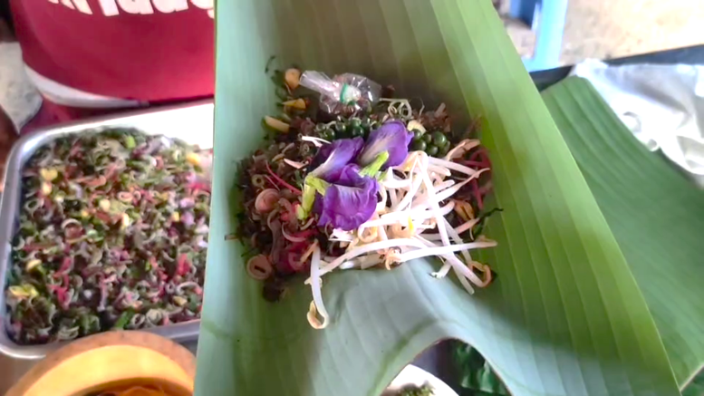 เผยพิกัดร้านเด็ดควนโดน “ข้าวยำสมุนไพร มามิง” สายสุขภาพไม่ควรพลาด
