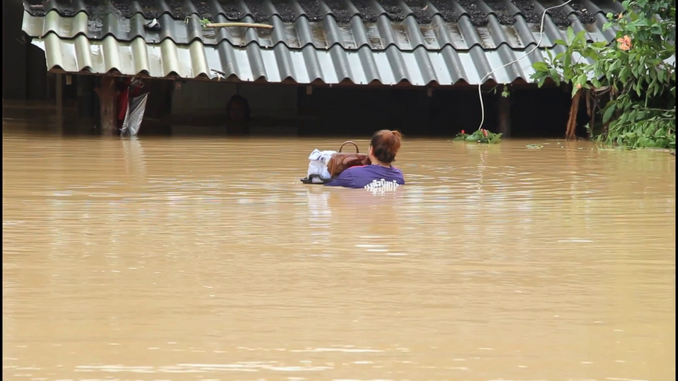 ชาวมูโนะผวาซ้ำ! ยังไม่ฟื้นตัวเหตุ 'โกดังพลุระเบิด' ตอนนี้ประสบอุทกภัยอีก หลังพบแม่น้ำโก-ลก ล้นผนังกั้นน้ำ ส่วนผู้สูญหาย 4 ราย พบแล้ว 2 ราย