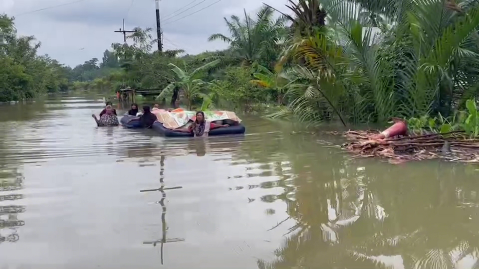 อุทกภัยนราธิวาสเข้าวันที่ 6 กระทบ 13 อำเภอ ปชช.เดือดร้อนกว่าแสนคน