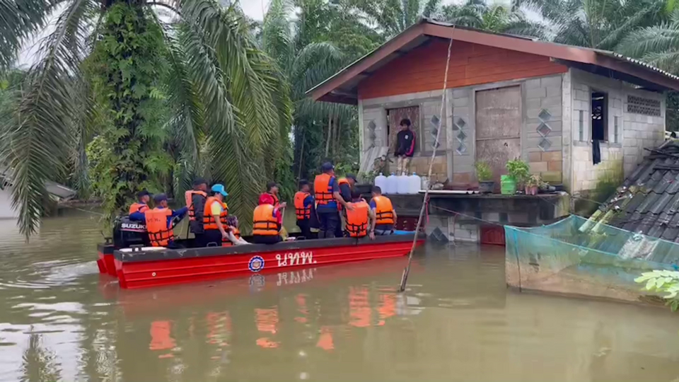 อุทกภัยนราธิวาสเข้าวันที่ 6 กระทบ 13 อำเภอ ปชช.เดือดร้อนกว่าแสนคน