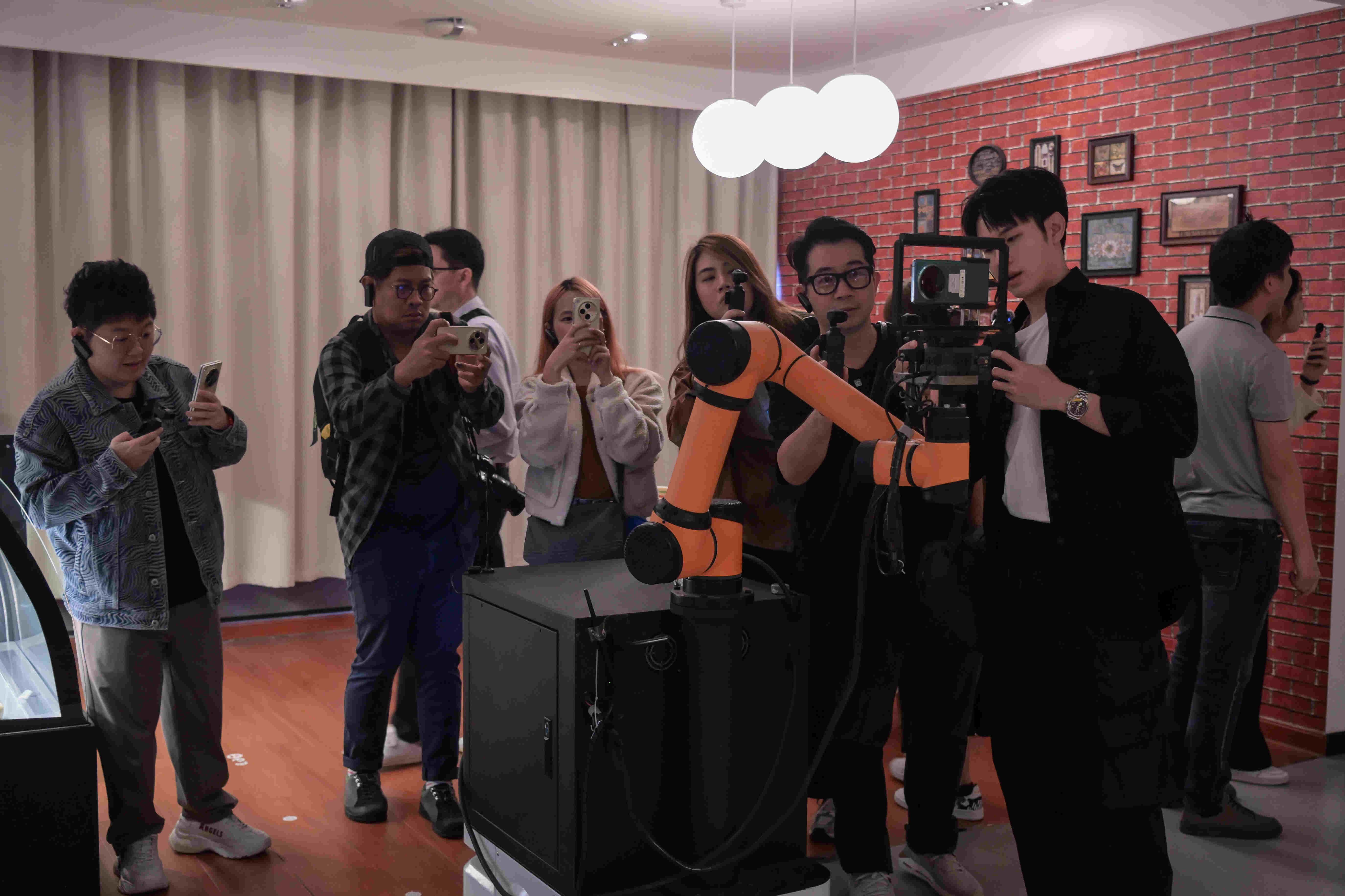 จากดีไซน์สู่เทคโนโลยี! OPPO ดันปัญญาประดิษฐ์ (AI) พัฒนา Health Tech ก้าวสู่อนาคตแห่งการดูแลสุขภาพ