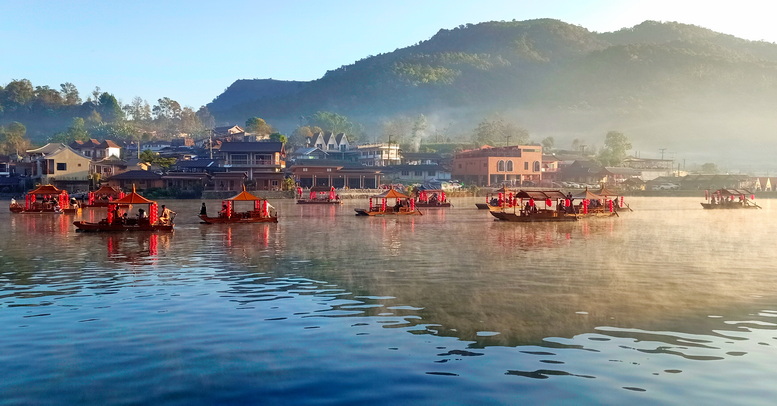 นทท.ทั่วสารทิศแห่เที่ยวบ้านรักไทย ล่องเรือสัมผัสสายหมอก ชิมอาหารยูนนาน