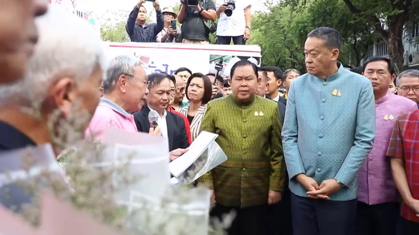 นายกฯ รับหนังสือผู้เลี้ยงสุกร - DSI พบขบวนการหมูเถื่อนโอนเงินผ่านเอเย่นต์