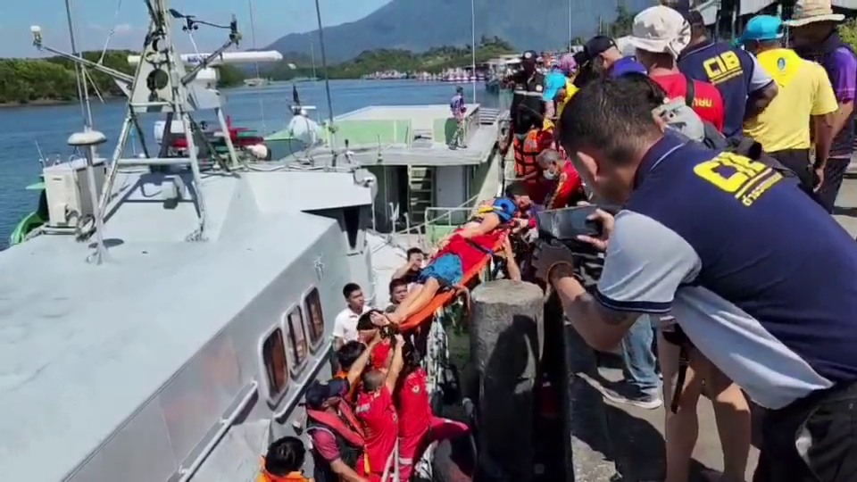 เรือทัวร์ดำน้ำลึกจมที่เกาะตอรินลา เรือประมงช่วยขึ้นฝั่ง 16 คน เร่งค้นหาผู้สูญหาย 2 คน