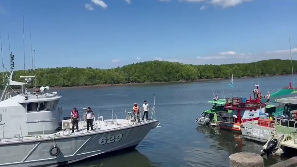 เรือทัวร์ดำน้ำลึกจมที่เกาะตอรินลา เรือประมงช่วยขึ้นฝั่ง 16 คน เร่งค้นหาผู้สูญหาย 2 คน