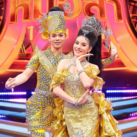 ทีมหมอลำใจเกินร้อย_0