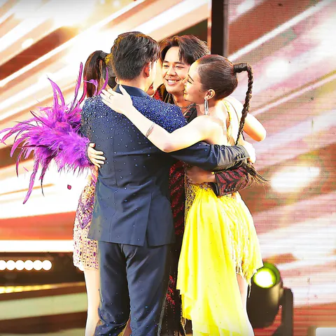 อ๊อฟ สุรพล แชมป์รายการหมอลำไอดอล (10)_0_0