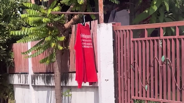 ผวา! ภาพถ่ายติดวิญญาณ ชาวบ้านแขวนเสื้อแดงแก้เคล็ดเกือบทุกหลัง พบคนในหมู่บ้านตายต่อเนื่องเดือนเดียว 10 ศพ