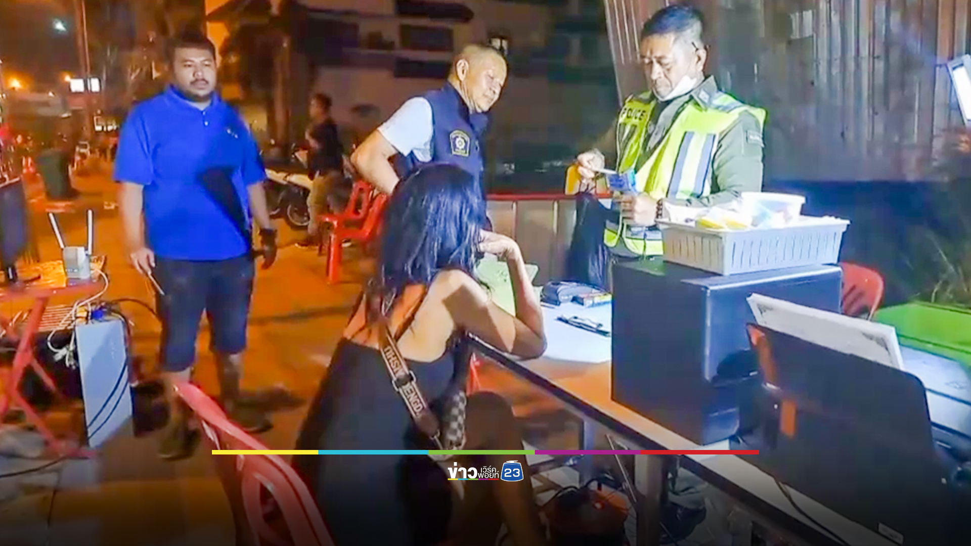 สาวใหญ่เมาหนักขับเก๋งชนรถชาวบ้านเสียหาย 7 คัน เป่าแอลกอฮอล์พุ่ง 189