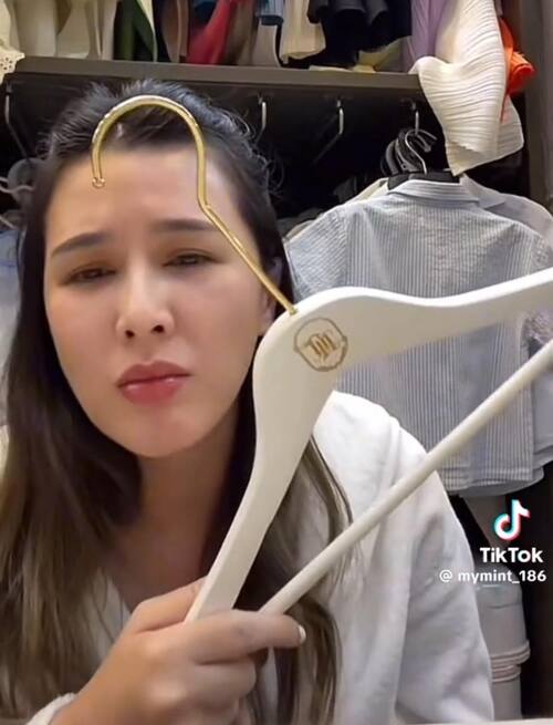 พลังศรัทธา "พระแม่มาติกา" ทำแฟนคลับขอประมูลไม้แขวนชุดเจ้าสาว ปิดจบไปที่ 4 พันบาท!