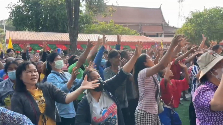 หนึ่งเดียวในไทย “หว่านทานลูกมะกรูด” ที่วัดสามเรือน จ.พิษณุโลก