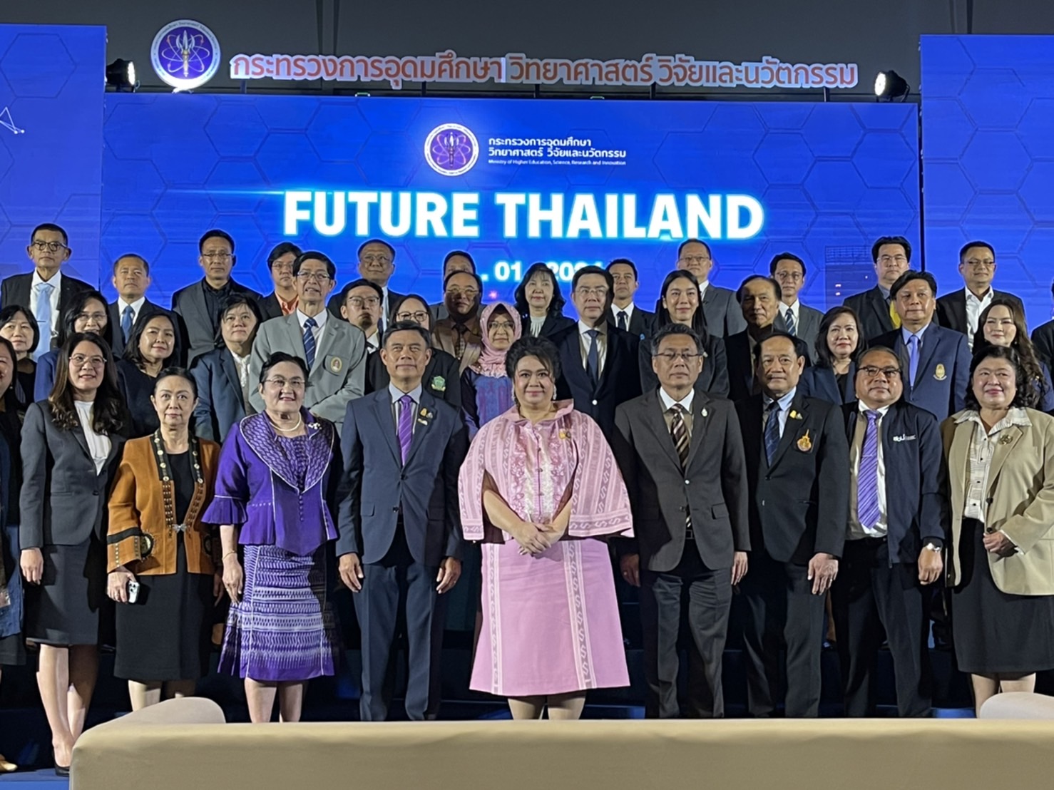 อธิการบดี มทร.ธัญบุรี ร่วมเสวนา “FUTURE THAILAND