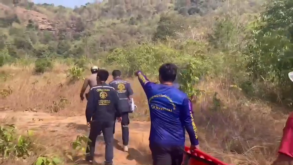 สองพ่อลูกขึ้นเขาหาหน่อไม้ 'เขตซ้อมยิงปืนยุทธวิธีทางทหาร' สุดท้ายเหยียบกับระเบิดร่างแหลกเสียชีวิต