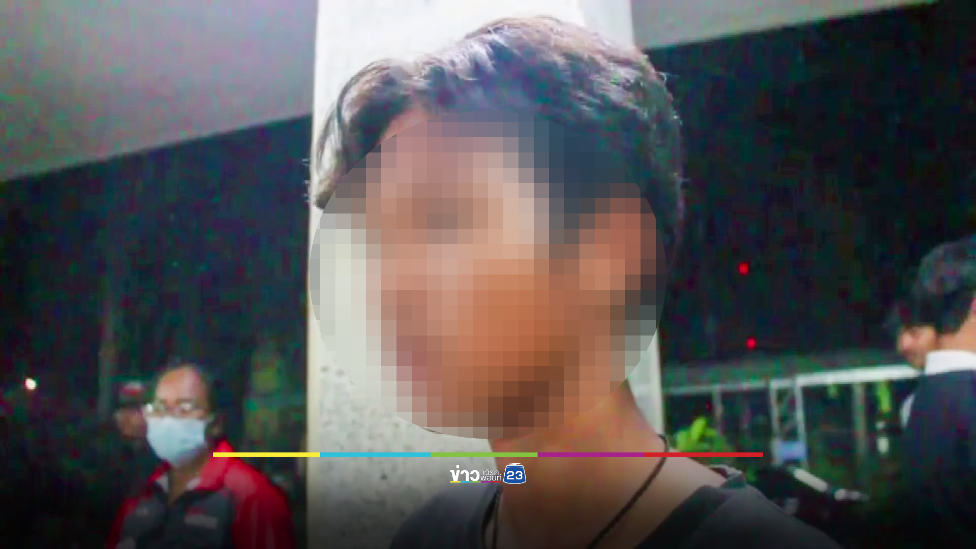 แก๊งโจ๋ห้าวปาระเบิดไล่ฟันกลางถนน เยาวชน 13 ขาหัก หลังก่อเหตุโพสต์เยาะเย้ย ตร.เร่งติดตามตัว