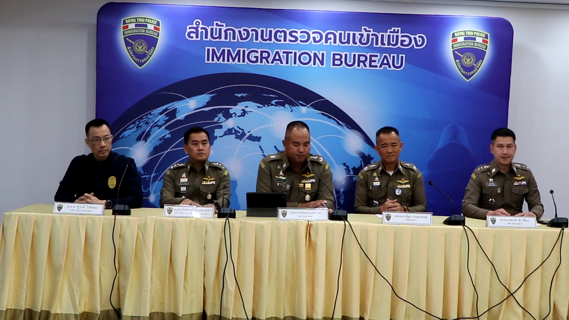 ตม. เตรียมผลักดันออกนอกประเทศ สมาชิกวงร็อคชาวรัสเซีย “ต่อต้านปูติน” ไม่มีใบอนุญาตทำงาน
