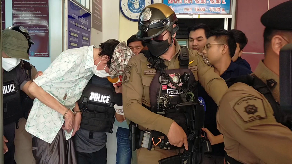 ตร. เผยปม 'จอห์น' ฆ่าพ่อ-น้องยัดหีบเหล็กถ่วงน้ำ คุมตัวส่งตรวจจิตเวช ชาวบ้านในละแวกผวา! นอนไม่หลับทั้งคืน