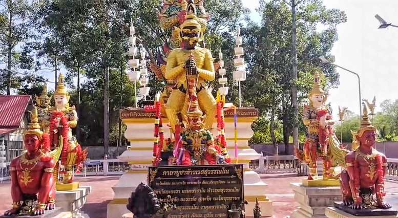 ฮือฮา!พบฝูงแตนทำรังใต้คางท้าวเวสสุวรรณ คอหวยแห่ขอเลขเด็ด