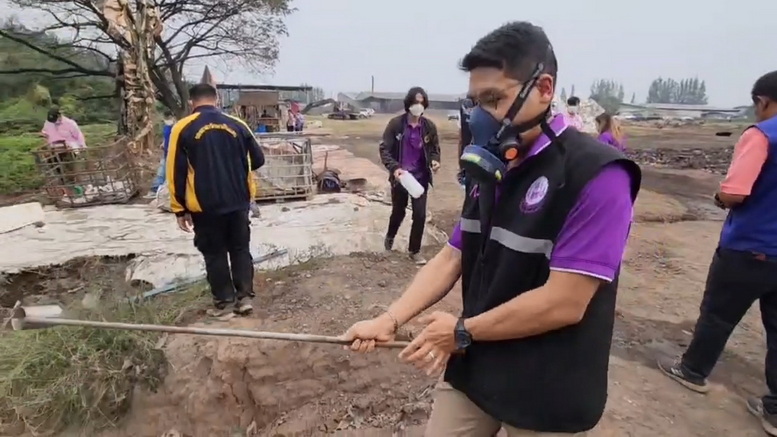 จนท.เร่งพิสูจน์ไฟไหม้ถังสีในโรงงานปุ๋ย ตะลึงเจอสีอีกนับพันถังซุกไว้ในพื้นที่