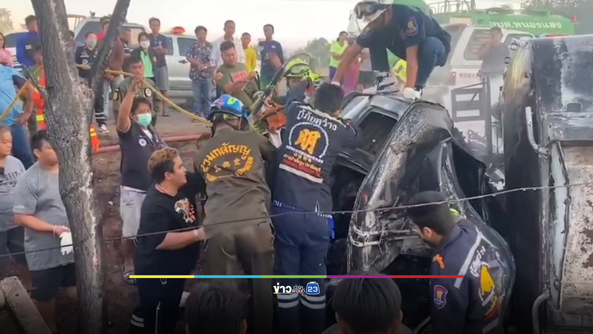 ไฟลุกท่วมคัน คนขับรถบรรทุกน้ำมันดับคารถ