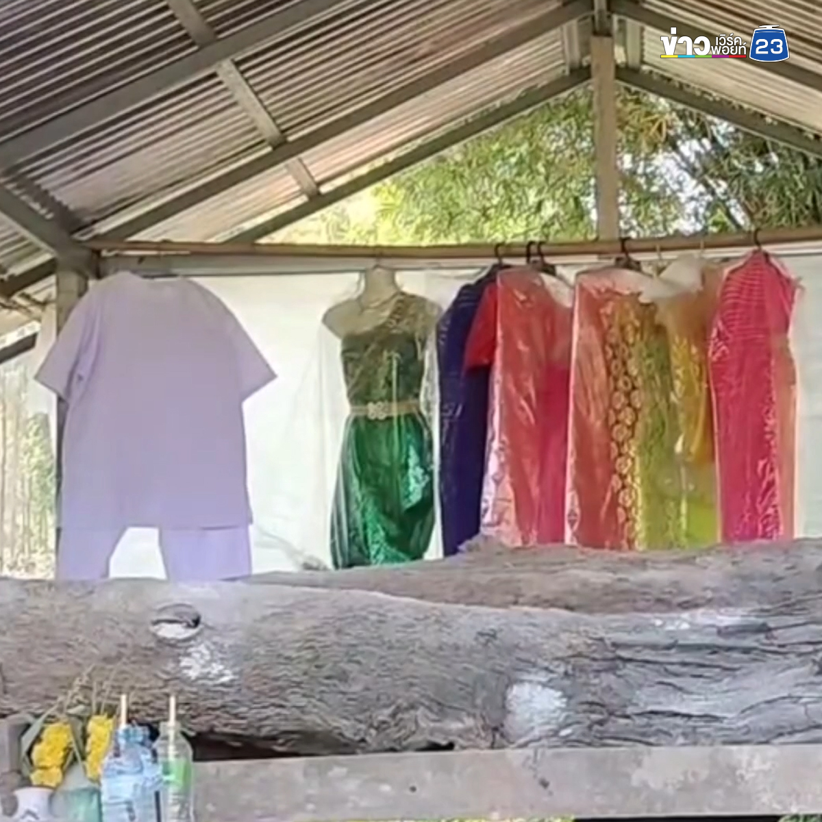 ชาวบ้านแห่ขูด"เลขเด็ด"ศาลวังแม่ตะเคียนบ้านใหม่ ได้ 3 ตัวตรงกับเลขขันน้ำมนต์เทียนแดง