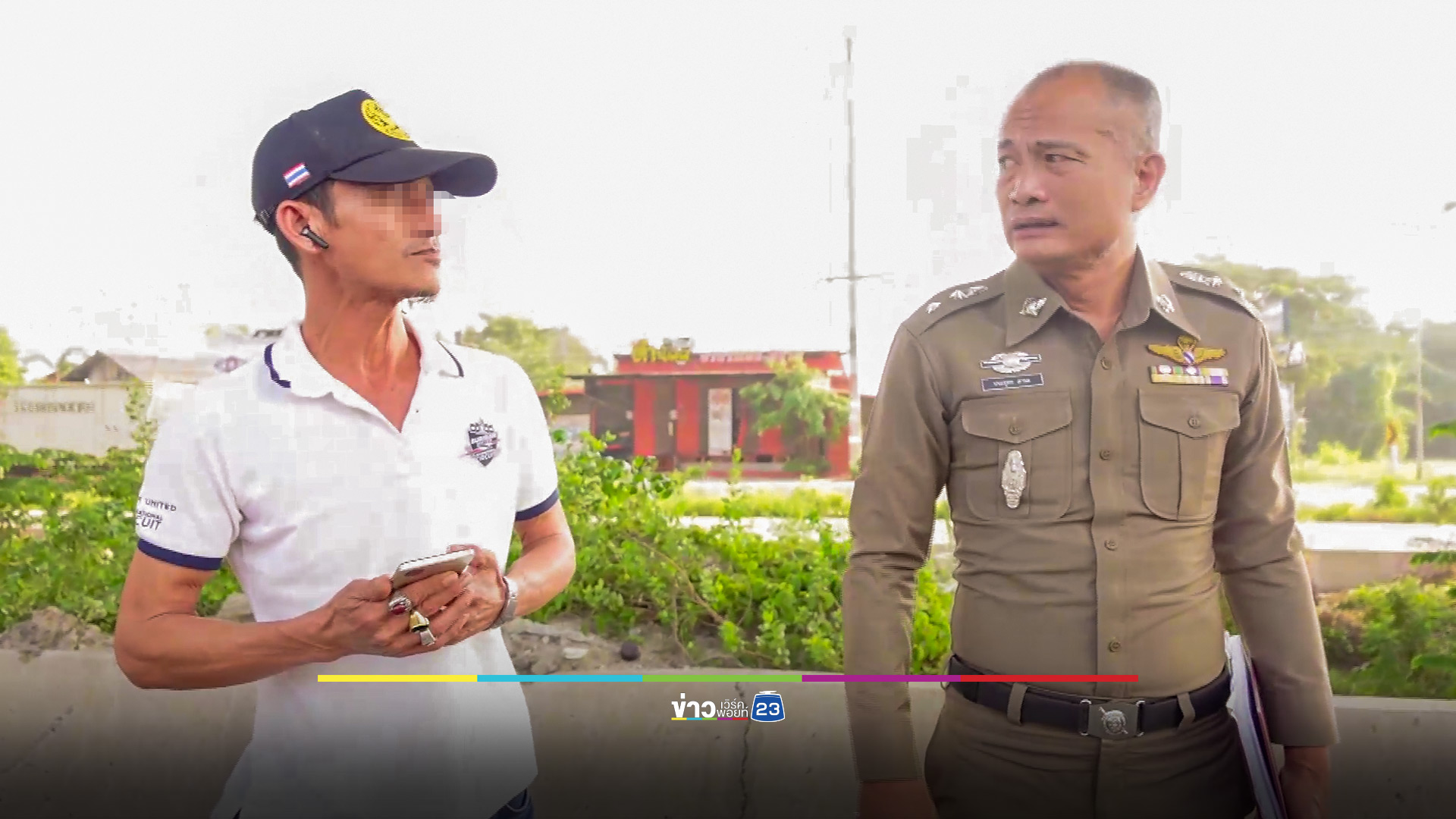 รถตู้ชนคนข้ามถนนตายคาที่