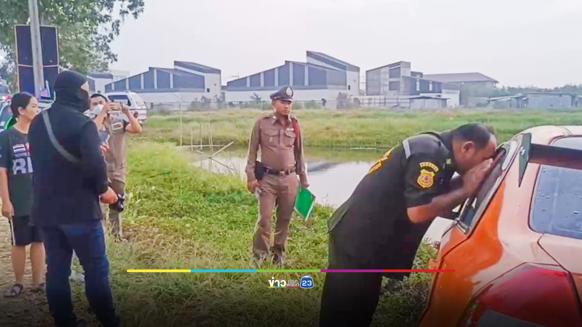 เก๋งแหกโค้งชนกระบะก่อนตกบ่อปลาเสียชีวิต 2 ราย