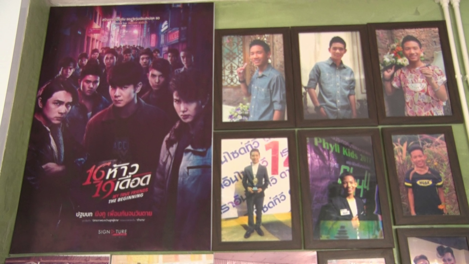 ดาราดาวรุ่งเหยื่อเมาแล้วขับกลายเป็นผู้ป่วยติดเตียงผ่านมาแล้ว 2 ปี ศาลตัดสินจำคุกสาวคู่กรณี 'เมาแล้วขับ' สั่งให้ชดใช้เงินให้กับคู่กรณี 4 ล้านบาท แต่คู่กรณีไม่เหลียวแล ทุกวันนี้ยาย-แม่ต้องไลฟ์สดขายของหาเงินรักษาเดือนละ 5 หมื่นบาท