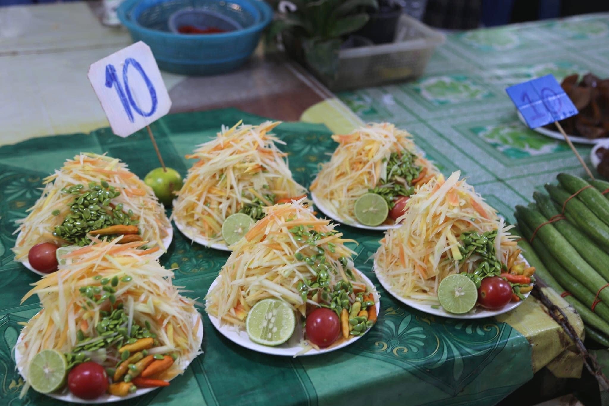 จึ้งเกินไปไหม? ขายชุด "ส้มตำ" ชุดละ 10 บาท