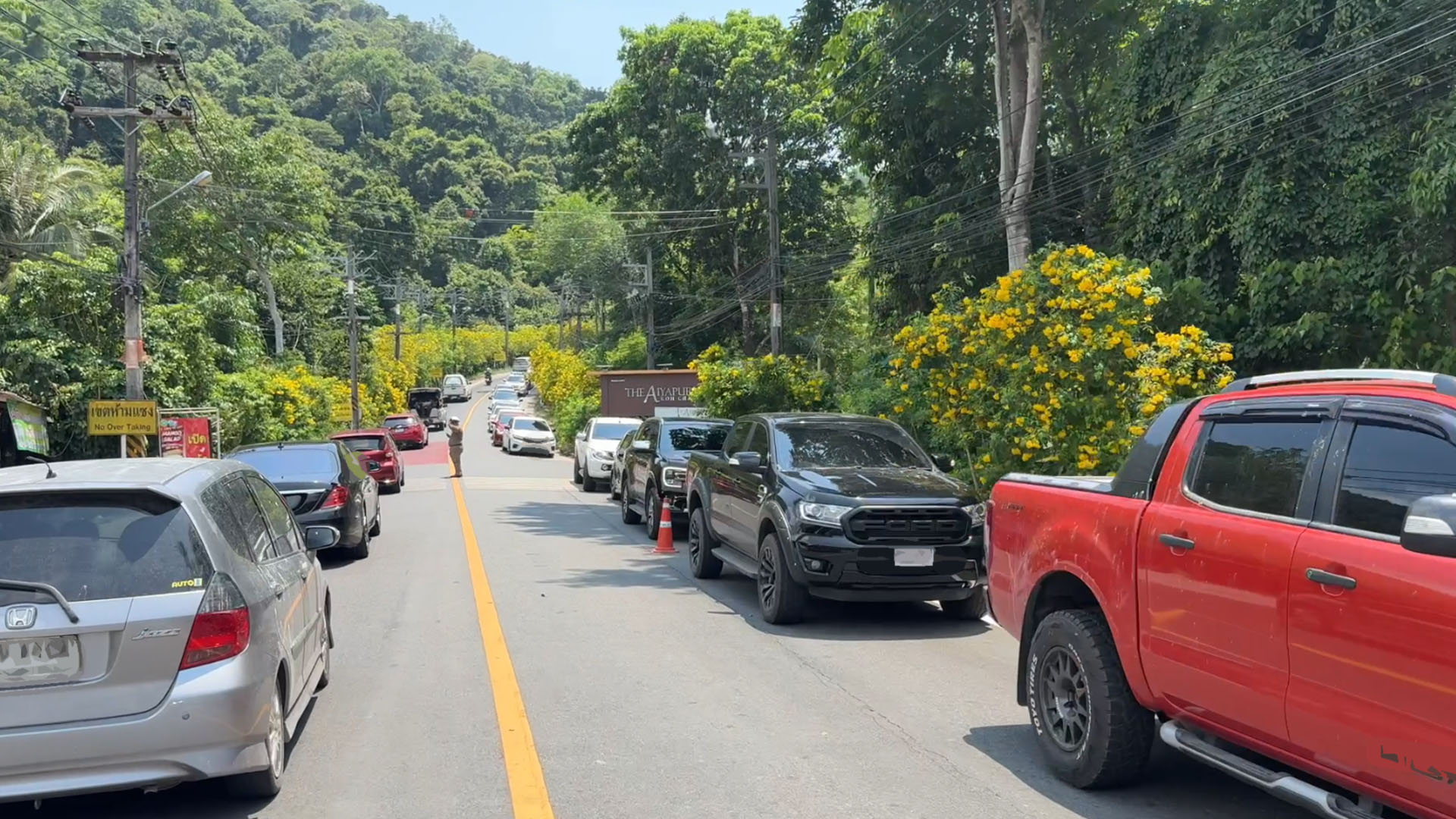 'เกาะช้าง' รอคิวลงเรือยาว 4 กิโลเมตร
