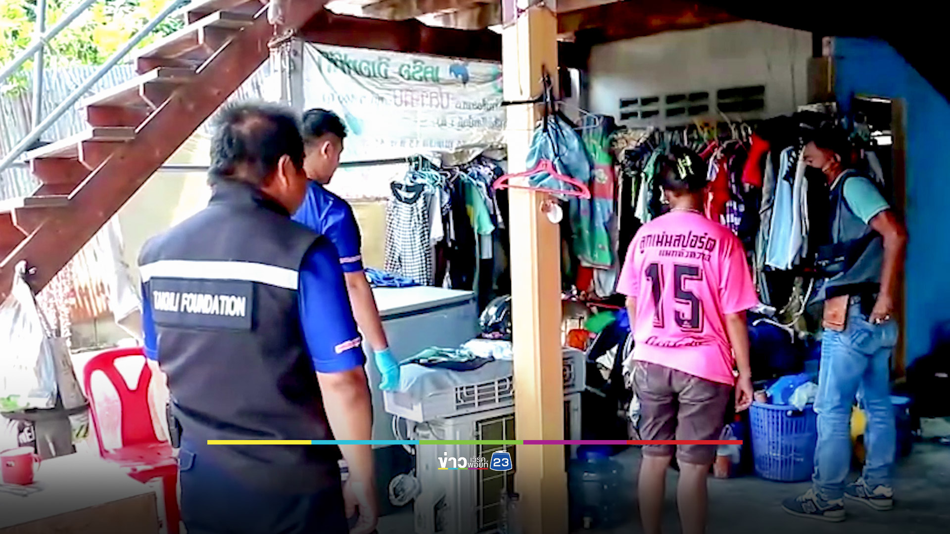 สาวทอมซดเหล้าจนเมาล้วงมีดจ่อที่หัวใจจับมือแฟนแทงตัวเองดับ
