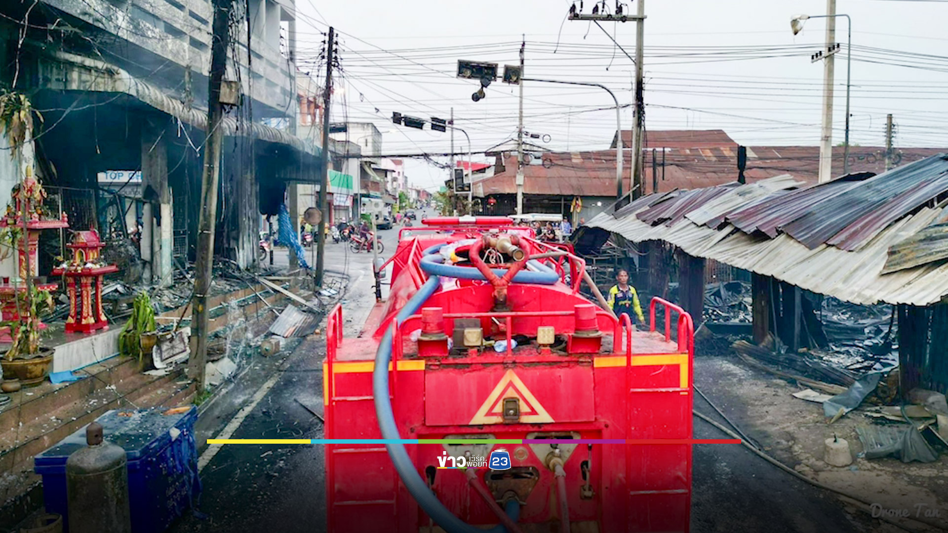 วอดกว่า 60 คูหา ไฟไหม้ตลาดรัตนบุรีกลางดึก คาดเสียหายกว่า 100 ล้านบาท
