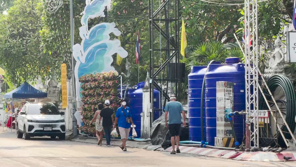 สงกรานต์เชียงใหม่เริ่มแล้ว รอบคูเมืองจองพื้นที่แน่น