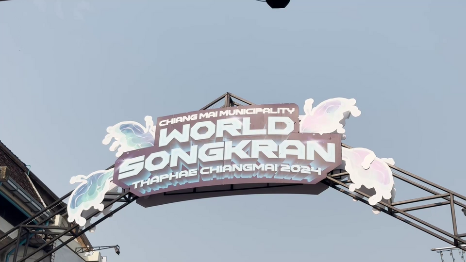 สงกรานต์เชียงใหม่เริ่มแล้ว รอบคูเมืองจองพื้นที่แน่น
