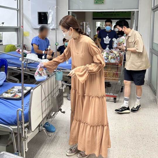 สุขใจที่สุด! "บอย-เจี๊ยบ" มอบอาหารแห้งให้ 400 ครอบครัวในวันสงกรานต์