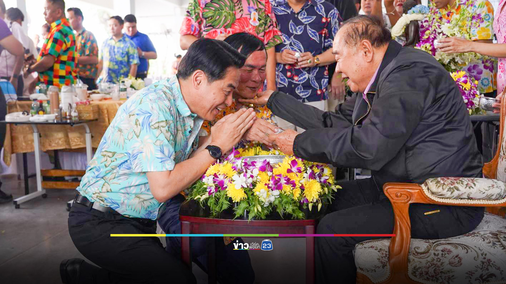 สมาชิก พปชร. รดน้ำขอพร "ประวิตร" เจ้าตัวย้ำให้ สส.ทุกคนเข้าประชุมสภาฯ