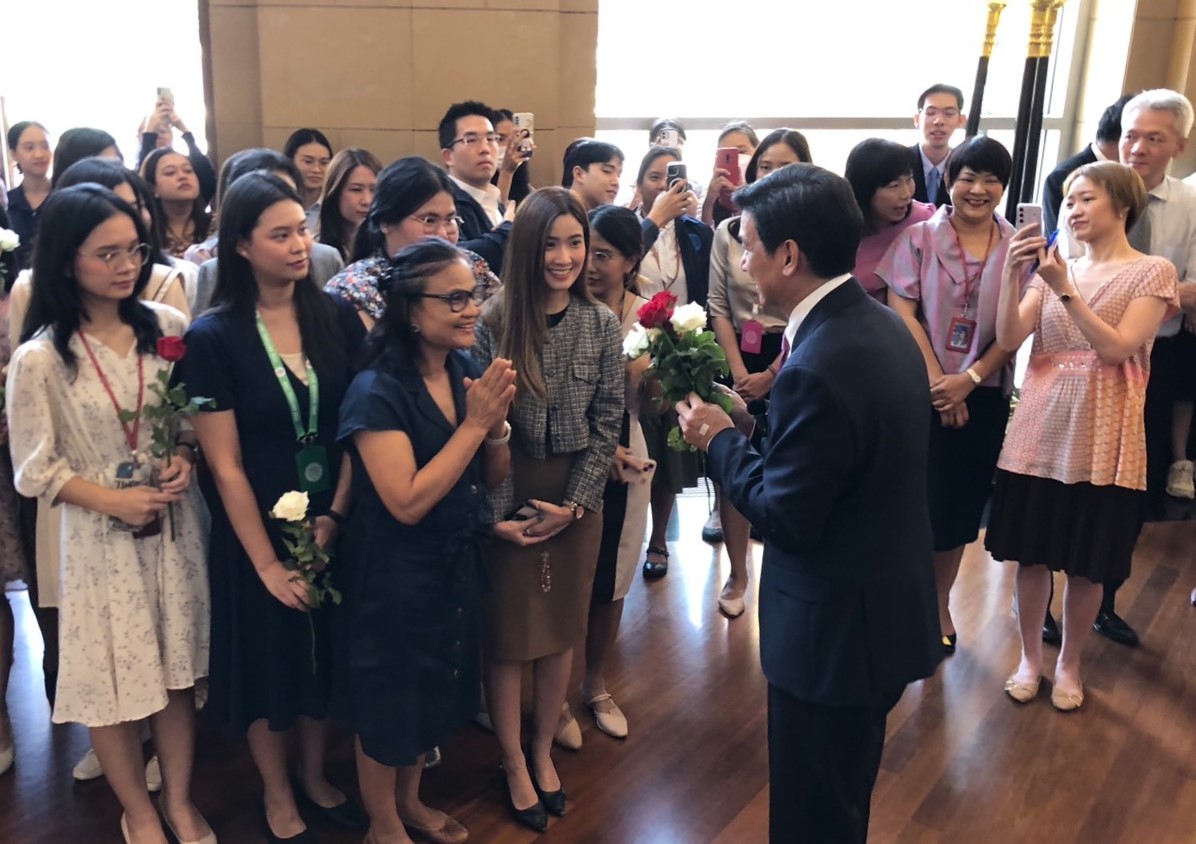 "ปานปรีย์" เข้ากระทรวงเก็บของอำลาข้าราชการ