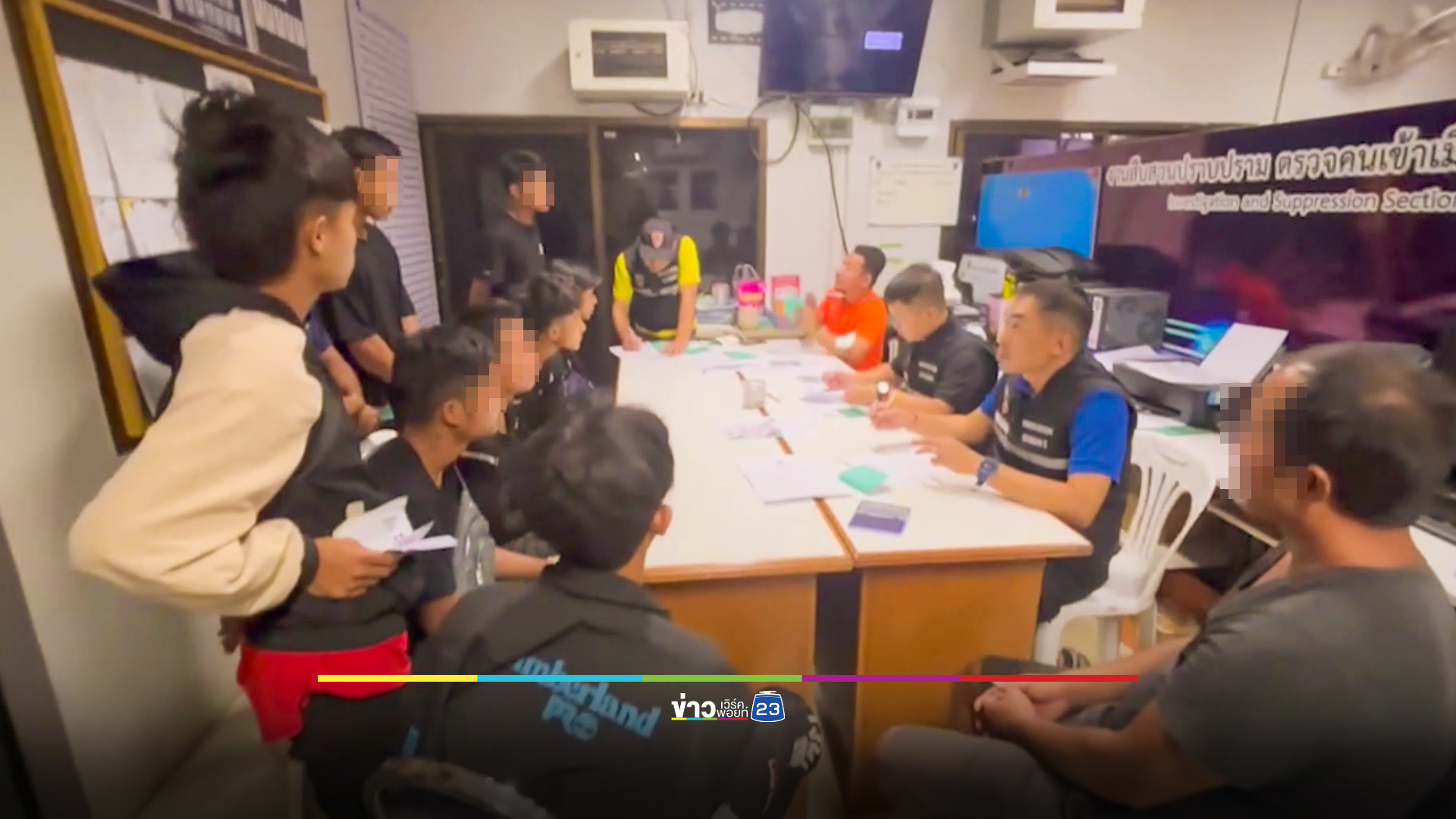 ชาวเมียนมาหนีสงครามทะลักเข้าไทย รวบได้อีก 40 รายพร้อมเด็กเล็ก