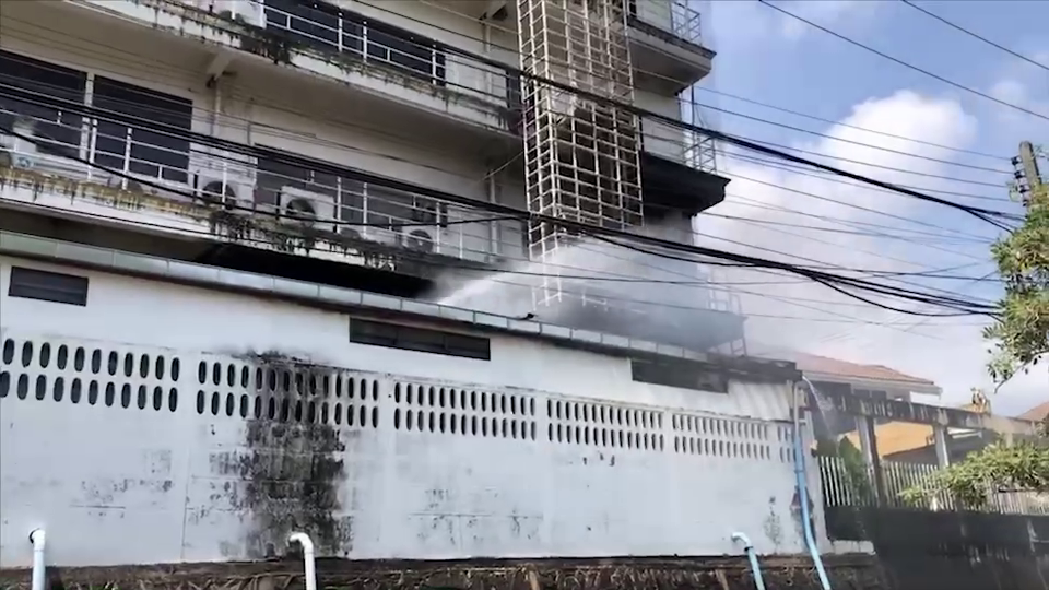 หนีตายระทึก! เพลิงไหม้ห้องเก็บเอกสารกองคลังเทศบาล