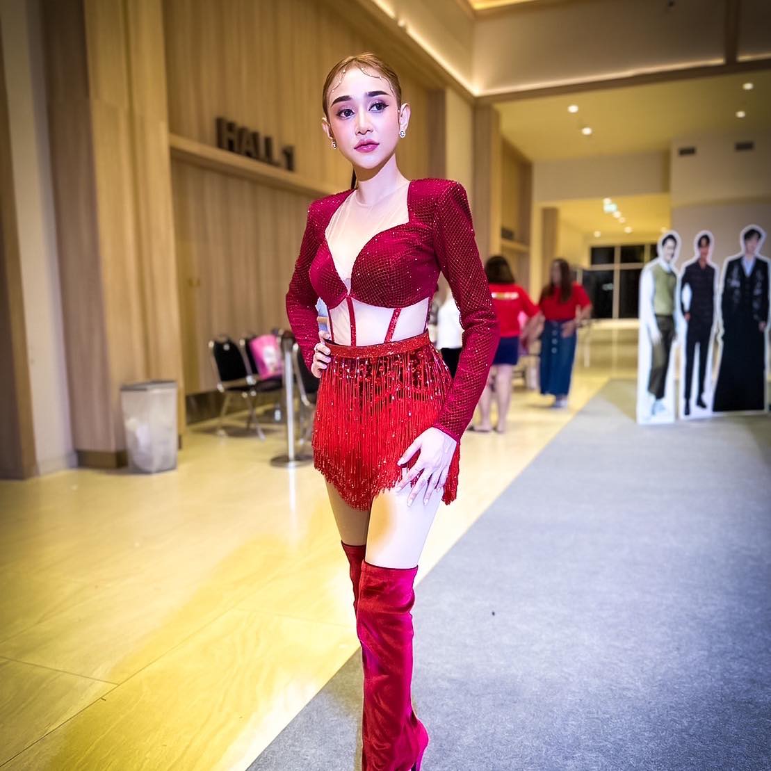 เปิดประวัติ “ดำดง” ลิเกสาวสายฮาที่ตัวจริงสวยจึ้ง!