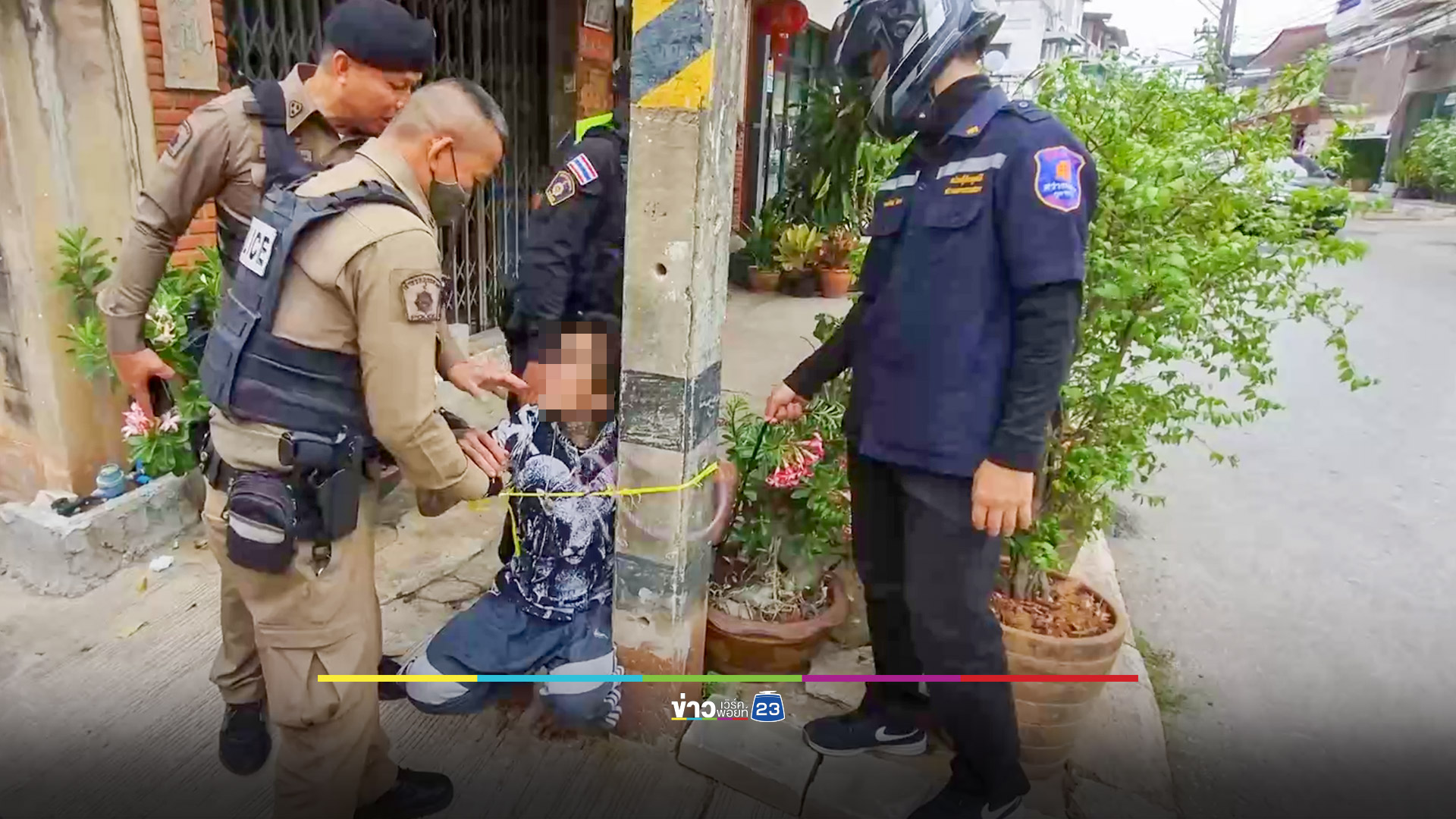 หนุ่มเสพยาบ้าไม่นอน 3 คืน คลั่งไล่ตีพ่อกับญาติ ชาวบ้านรุมจับมัดติดเสาไฟ
