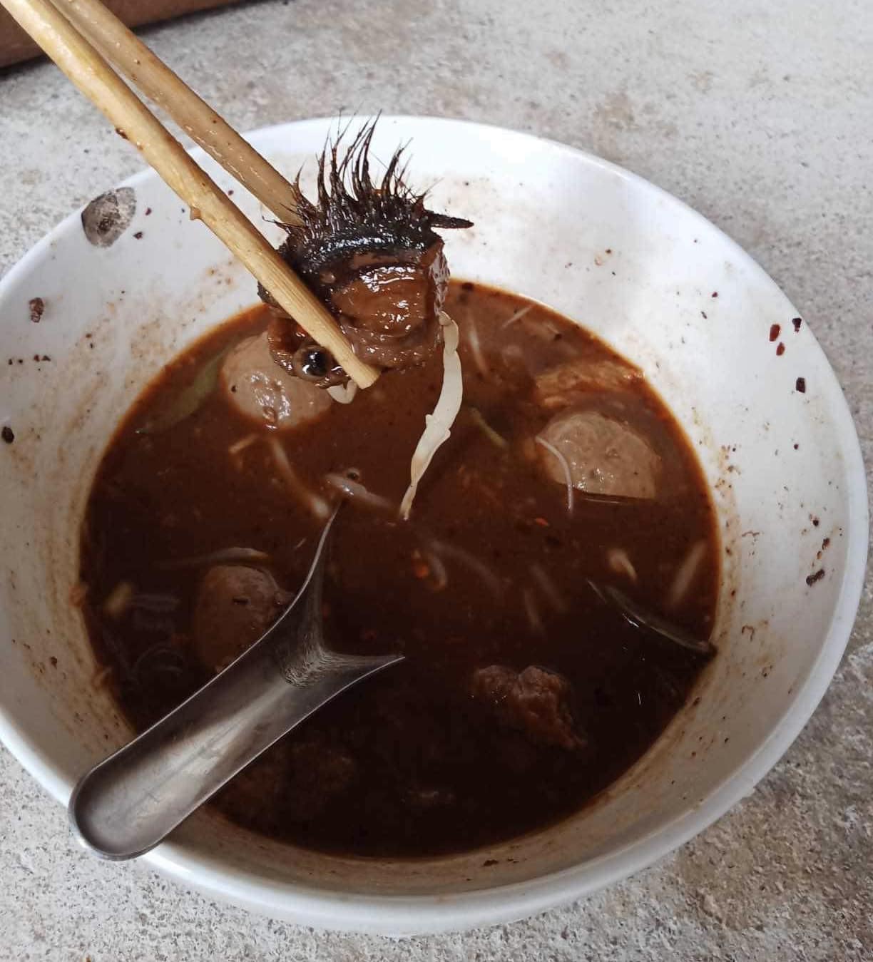 สาวกิน "ก๋วยเตี๋ยว" ถามคือส่วนไหนของเนื้อวัว โซเชียลอำ ขนตานุด