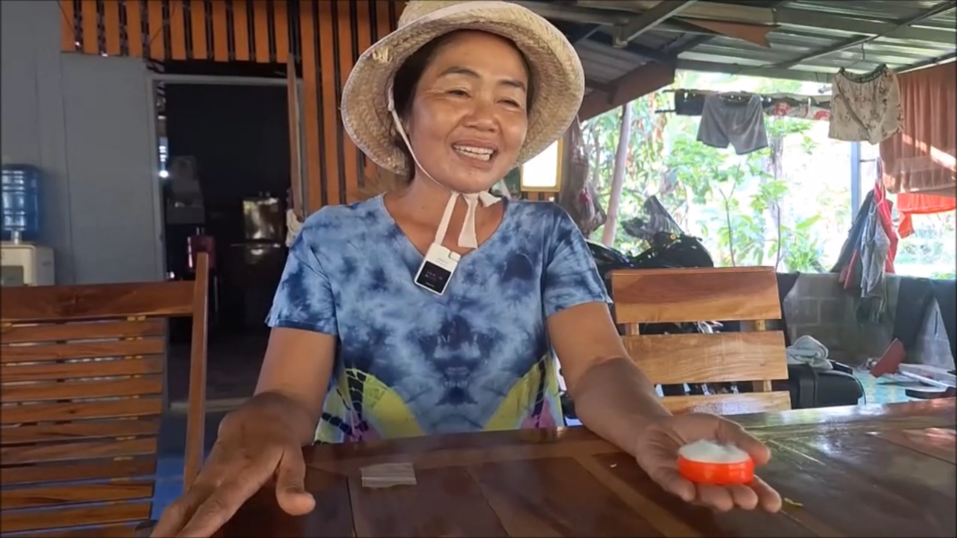 พบ"ไข่มุกเมโล"หอยเล็บม้า งมจากหนองหลังคำชะโนด เชื่อปู่ศรีสุทโธให้โชค