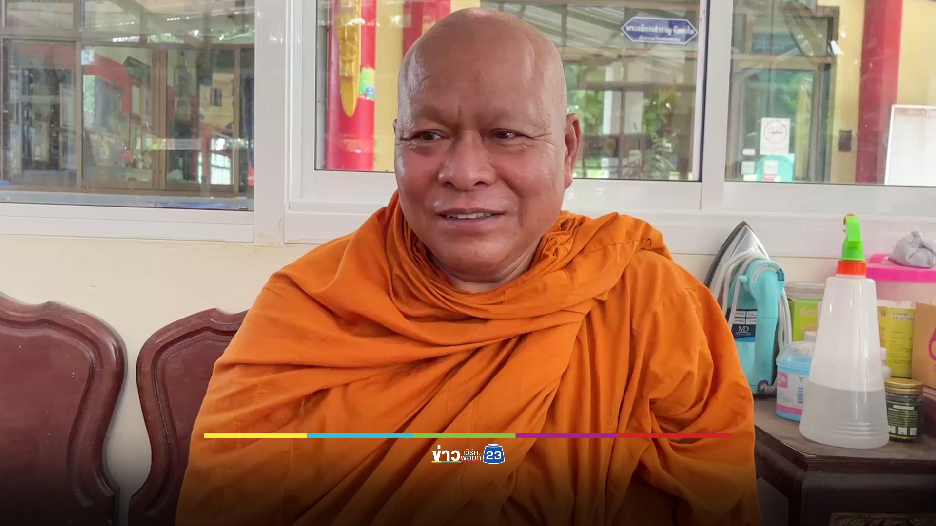 พระสงฆ์รุมจับโจรงัดตู้บริจาค หวิดโดนคนร้ายแทง